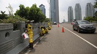 Agar tetap sedap dipandang, sejumlah fasilitas publik di Jakarta harus terus dirawat secara rutin. Termasuk di antaranya adalah jembatan kuningan.
