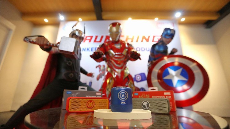 Edisi Khusus Superhero Marvel Garapan Anker Anker meluncurkan produk khusus dengan karakter Superhero Marvel. Produk edisi superhero tersebut untuk penggemar Iron Man, Captain America, dan Thor.