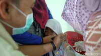 Pemerintah Kota Bekasi menargetkan sebanyak 203.974 anak umur 6-11 tahun mengikuti vaksinasi COVID-19 guna mengantisipasi penyebaran wabah COVID-19.