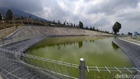 Bupati Temanggung, M Al Khadziq mengatakan, Pemkab Temanggung mendukung pengembangan destinasi wisata Embung Bansari. Ini destinasi wisata bagus dan terus berkembang, pemerintah kabupaten juga ikut mendukung. Promosinya kita juga sangat mendukung, moga-moga ke depan jadi lebih bagus lagi, ujarnya. (Eko Susanto/detikTravel)