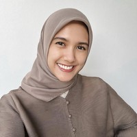 Adik bungsu Alyssa Soebandono, Annisa Soebandono mulai berhijab sejak tahun 2021. Annisa menggeluti bidang bisnis fashion dan menjadi influencer muda yang menginspirasi.  Foto: Dok. Instagram @annissanns.