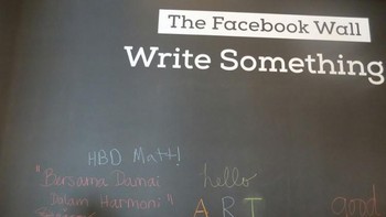 Bersama Damai Dalam Harmoni, demikian yang ditulis Presiden Jokowi di kantor pusat jejaring sosial terbesar di dunia ini. Foto: detikcom/Ikhwanul Khabibi