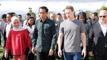 Pertemuan antara keduanya bukan kali ini saja terjadi. Pasalnya, Jokowi sebelumnya sempat bertemu dengan Zuckerberg tahun lalu saat ia berkunjung ke Indonesia. Presiden Jokowi waktu itu bahkan sempat mengajak suami dari Priscila Chan itu blusukan ke Pasar Tanah Abang. Foto: detikcom/Ikhwanul Khabibi