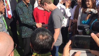 Tiba di markas Facebook pada kunjungan di tahun 2016 itu, Jokowi langsung disambut hangat oleh Mark Zuckerberg, pendiri sekaligus CEO jejaring sosial yang memiliki lebih dari satu miliar pengguna di seluruh dunia. Foto: detikcom/Ikhwanul Khabibi