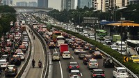 Kemacetan juga terlihat di jalan arteri MT Haryono, Jakarta.