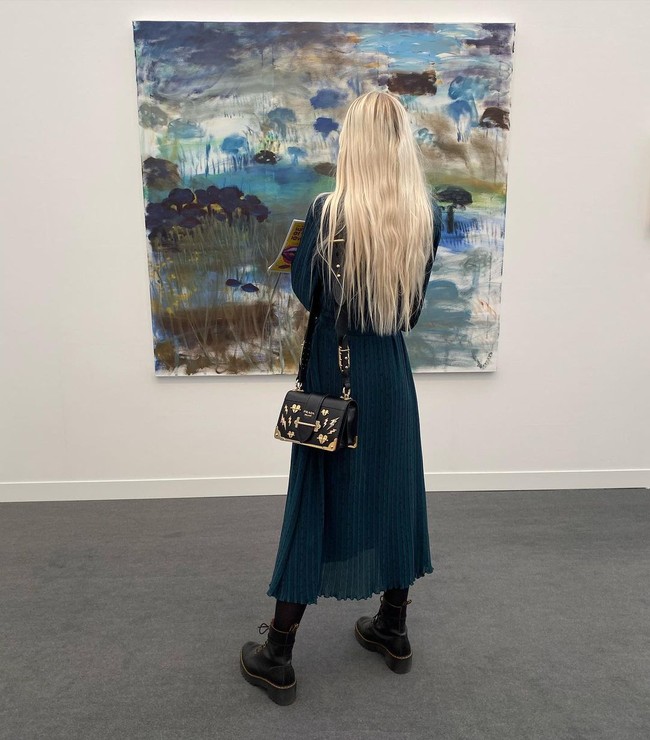 Salah satu hal yang menyadarkannya soal menghargai uang dan mengelolanya dengan baik adalah ketika membaca buku. Aku pernah membaca buku berjudul The Financial Wisdom of Ebenezer Scrooge tentang bagaimana sikapmu terhadap uang dan itu mengubah bagaimana aku melihatnya. Aku sudah belajar untuk menghargai satu pon sekarang, ungkap India.Foto: Instagram @indiarosejames