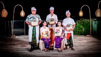 Isyana Sarasvati dan Afghan seru-seruan dalam AXN Ultimate Challenge Indonesia. Mereka jelajah Labuan Bajo, Mandalika, dan Bali.