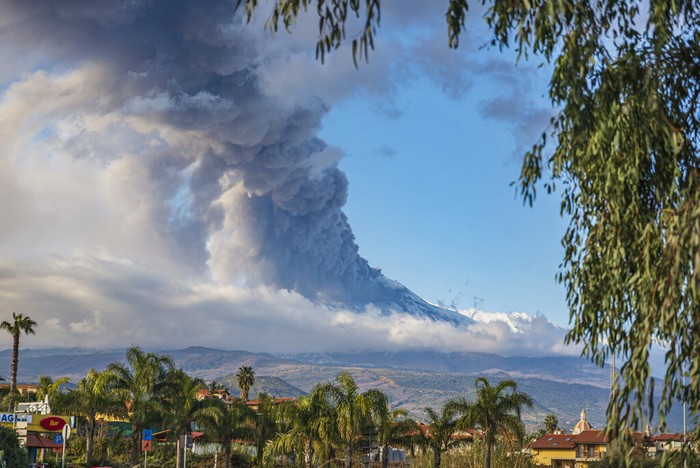 Italy Etna Volcano Mount Etna erupts in Catania, in southern Italy, on Tuesday, Dec. 14, 2021. (AP Photo/Salvatore Allegra)