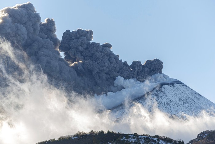 Italy Etna Volcano Mount Etna erupts in Catania, in southern Italy, on Tuesday, Dec. 14, 2021. (AP Photo/Salvatore Allegra)