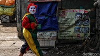 Pemerintah resmi memperpanjang PPKM di Jawa dan Bali hingga tiga minggu ke depan. Untuk wilayah DKI Jakarta kembali menerapkan PPKM level 1.