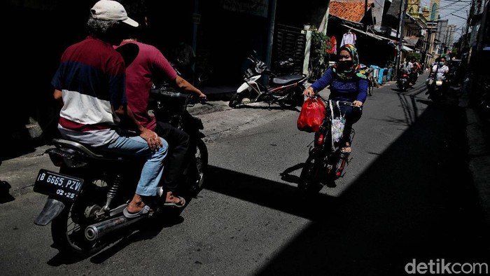 Jakarta PPKM Level 1, Jangan Lelah untuk Taat Prokes Ya.. PPKM DKI Jakarta kembali ke level 1. Warga pun diingatkan untuk menjaga protokol kesehatan.