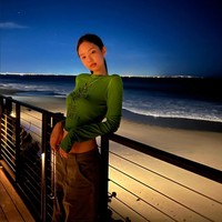 Wajah Jennie yang tanpa makeup membuatnya terlihat jauh lebih muda, bak gadis remaja. Foto: Instagram/@jennierubyjane