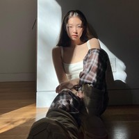 Terakhir, ia menghindari konsumsi terlalu banyak garam karena bisa mengakibatkan penumpukan cairan dan membuat tubuh terlihat bengkak serta lebih gemuk. Foto: Instagram/@jennierubyjane