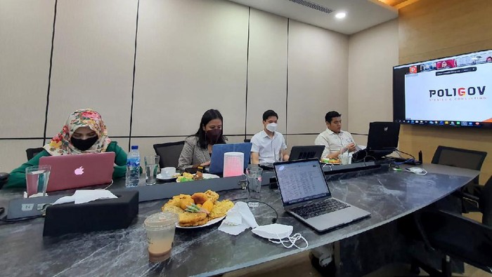 Lembaga survey Poligov merilis hasil survey terkait peta elektoral penghujung 2021. Prabowo tertinggi disusul Ganjar Pranowo dan Anies Baswedan.
