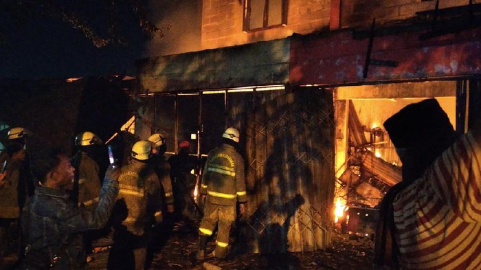 Kebakaran 7 Ruko di Pasar Kemis Tangerang
