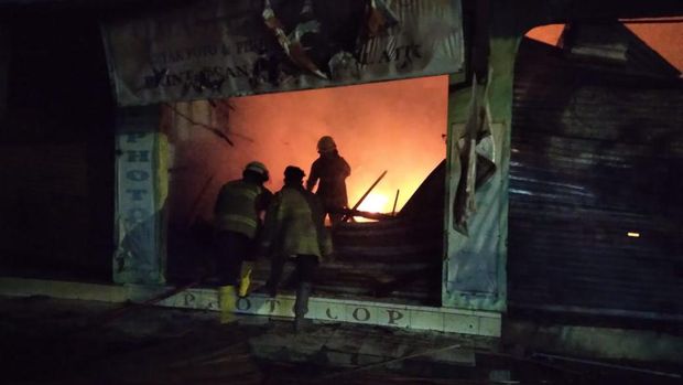 Kebakaran 7 Ruko di Pasar Kemis Tangerang