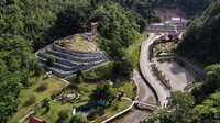 Foto udara area perkemahan di Kebun Raya Kendari, Kendari, Sulawesi Tenggara.
