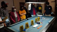 Wiraga mengungkap jumlah kerugian korban akibat ulah tersangka Munaji yakni sebesar puluhan juta. Kasus ini berawal dari Munaji yang menjanjikan penyelesaian kasus hukum korban yang sedang diproses polisi. Tak berhenti sampai di situ ternyata saat ditangkap, hasil tes urine Munaji menunjukkan positif mengandung metamfetamina.