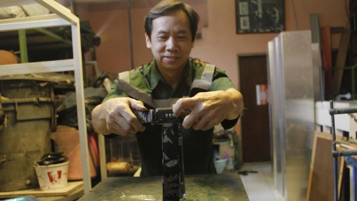 Maraknya kasus pemerkosaan yang terjadi belakangan ini mengingatkan kembali akan 'korset anti perkosaan' yang dibuat inovator asal Bandung. Korset yang sempat beken itu dapat melindungi bagian sensitif wanita, Rabu, (15/12/2021).