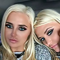 Terlebih lagi saat itu keduanya masih remaja. Kristina dan Karissa berada di Playboy Mansion pada 2008 ketika usia mereka masih 18 tahun. Foto: dok. Instagram