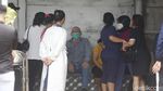 Momen Papa Gabor Angkat Jenazah Laura Anna di Rumah Duka