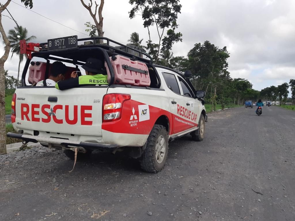 Mitsubishi Triton Siap Tembus Area Bencana Semeru