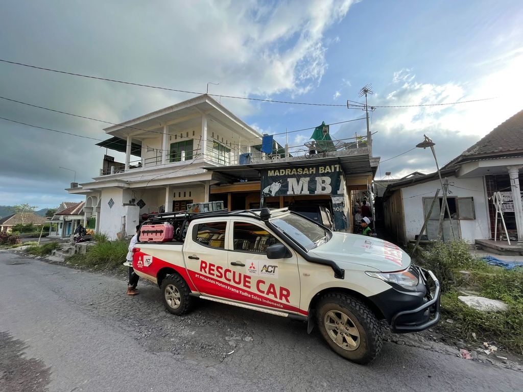 Mitsubishi Triton Siap Tembus Area Bencana Semeru