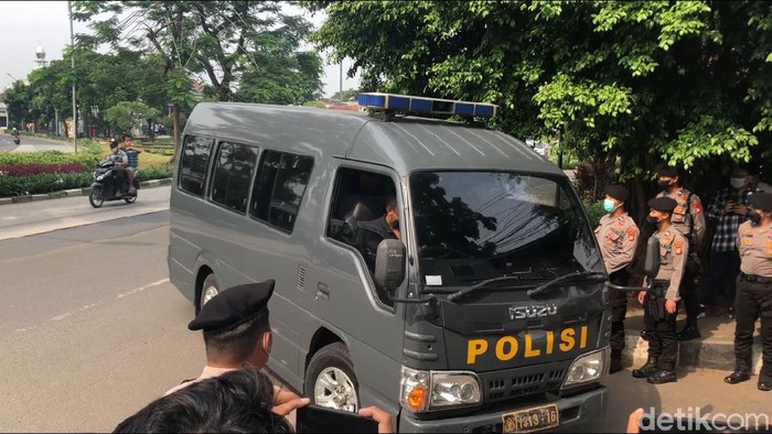 Munarman tiba di PN Jaktim (Zunita Putri/detikcom)