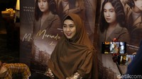 Di awal kariernya, Oki Setiana Dewi berperan sebagai Anna di Ketika Cinta Bertasbih. (Foto: Bayu/detikcom) 