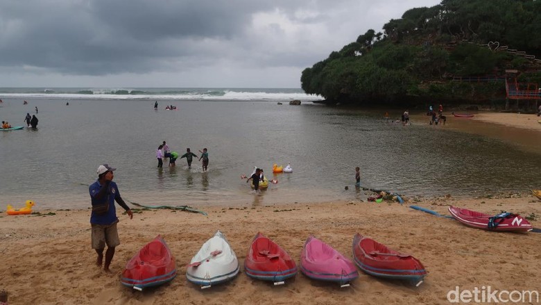 Pantai Drini di Gunungkidul Pantai Drini di Gunungkidul