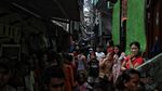 Permukiman Padat di Pinggir Rel Porak Poranda Usai Dilalap Api