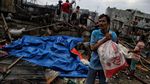 Permukiman Padat di Pinggir Rel Porak Poranda Usai Dilalap Api