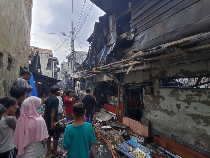 Permukiman warga di Kramat Pulo Dalam 1 RT 10/008 (Pasar Gaplok), Kramat, Senen, Jakarta Pusat terbakar, Rabu (15/12/2021).