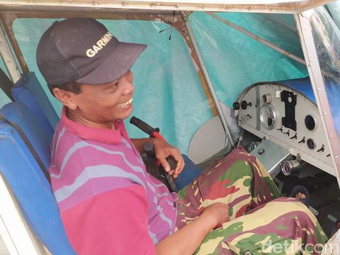 Warga Lamongan, Suyanto alias Heri Santoso membuat pesawat terbang. Pesawat terbang yang ia buat jenis Short Take-Off and Landing (STOL).