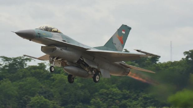 Pesawat tempur TNI AU latihan di Riau