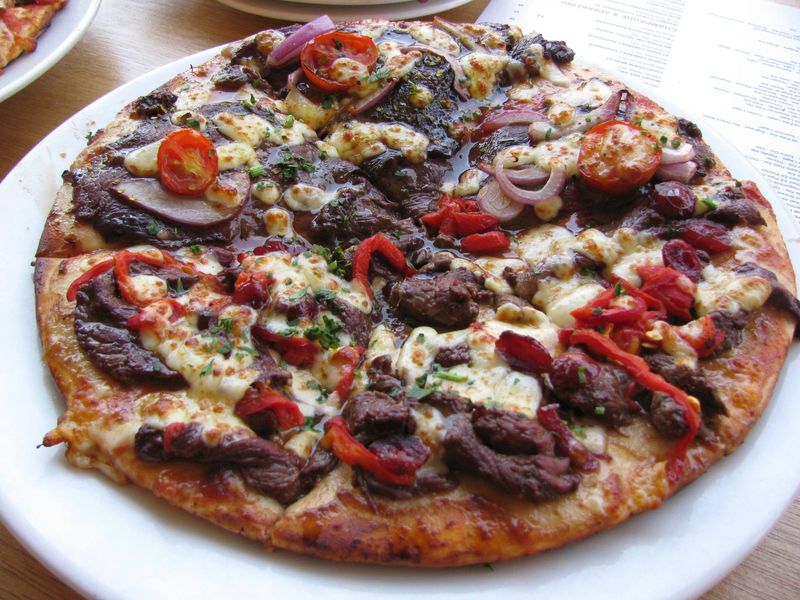 Pizza Aneh di Dunia, Pakai Topping Durian dan Daging Kangguru