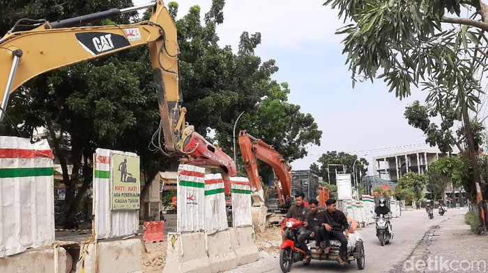 Proyek pembangunan instalasi pengolahan air limbah (IPAL) di Pekanbaru dipastikan tak tuntas akhir tahun ini. Kedua kontraktor terancam denda. (Raja Adil/detikcom)