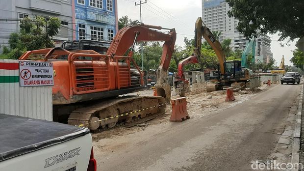 Proyek pembangunan instalasi pengolahan air limbah (IPAL) di Pekanbaru dipastikan tak tuntas akhir tahun ini. Kedua kontraktor terancam denda. (Raja Adil/detikcom)