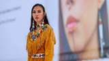 Kenalan dengan Model Pribumi Pertama Chanel yang Punya Tato Unik di Wajah