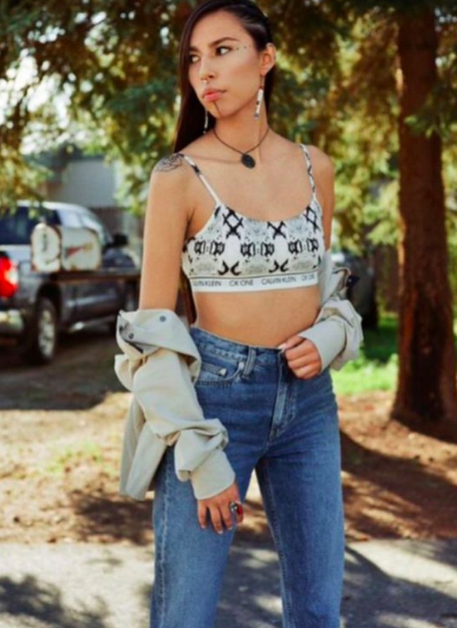 Meski begitu, dia dulu tak pernah mau membahas soal tatonya. Karena aku tahu bahwa jika orang tahu aku sangat muda telah membuat tato, mereka tidak akan menerimaku. Seperti, anak usia 12 dengan tato wajah? ucap Quannah kepada Elle. Foto: dok. Instagram/@quannah.rose