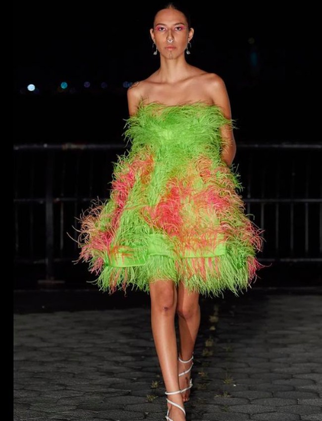 Quannah kini menjadi salahs satu model yang diperhitungkan. Tak hanya tampil untuk Chanel. Hannah pun tampil di fashion show Prabal Gurung. Foto: dok. Instagram/@quannah.rose