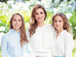 8 Foto Cantiknya Ratu Rania dari Yordania dan 2 Putrinya yang Beranjak Dewasa