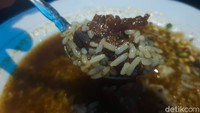 Potongan daging yang digunakan juga besar. Teksturnya sangat empuk. Foto: detikFood/Yenny Mustika Sari