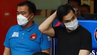 Tak banyak kata yang diucapkan oleh Rizky Nazar dalam kesempatan tersebut. Pool/Palevi S/detikFoto.