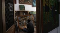 Kisah sengsara dan penyaliban Isa Almasih dilukis dalam 14 lembar kanvas dengan ukuran 130cm X 80cm. Rencananya lukisan kisah sengsara Tuhan Yesus akan dipasang di Gereja Paroki Administratif Santa Maria Mater Dei, Bonoharjo, Kulonprogo, Yogyakarta.