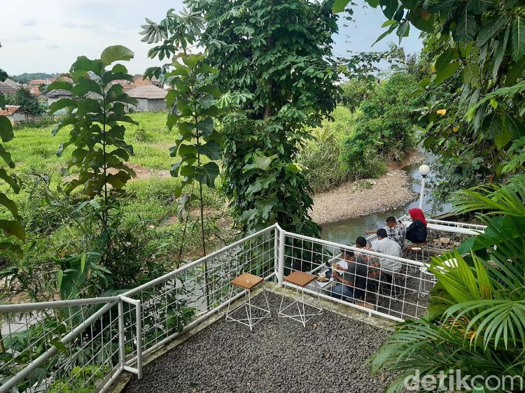 Foto: Sisi Barat, Kedai Kopi Asyik Dekat Kampus IPB