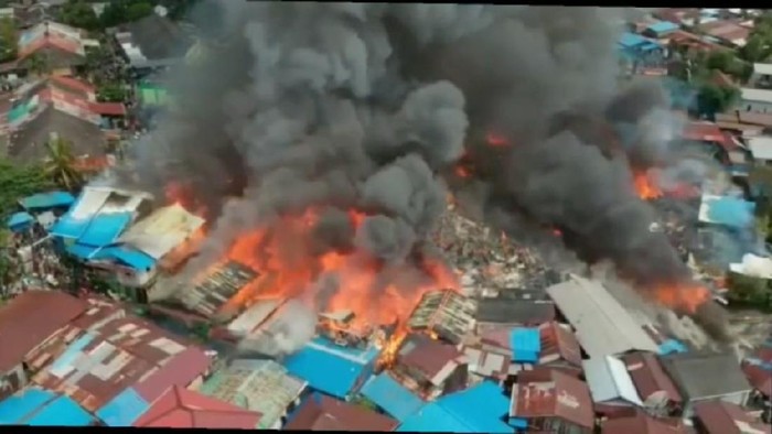 Tangkapan layar kebakaran yang terjadi di kawasan padat penduduk di Balikpapan (Istimewa)