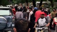 Biadab! Pengantar Jenazah di Makassar Berulah Lagi Aniaya Pengendara