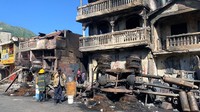 Menurut Almonor, truk tangki bensin tersebut diduga terbalik setelah pengemudi kehilangan kendali saat meliuk menghindari ojek. Bahan bakar tumpah ke jalan dan pejalan kaki tampaknya bergegas untuk mengambil gas tanker, komoditas berharga saat Haiti bergulat dengan kekurangan bahan bakar yang parah yang disebabkan oleh pengetatan cengkeraman geng kriminal di ibu kota Port-au-Prince.