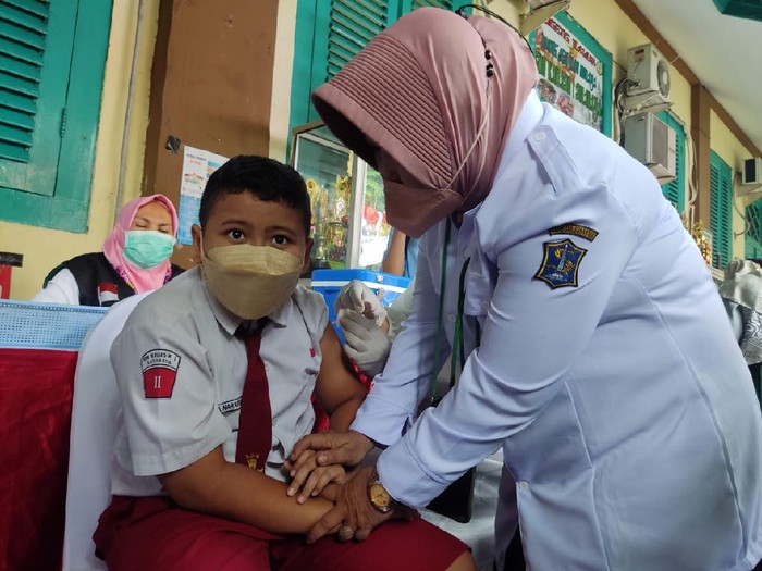 Vaksin anak usia 6-11 tahun di Surabaya